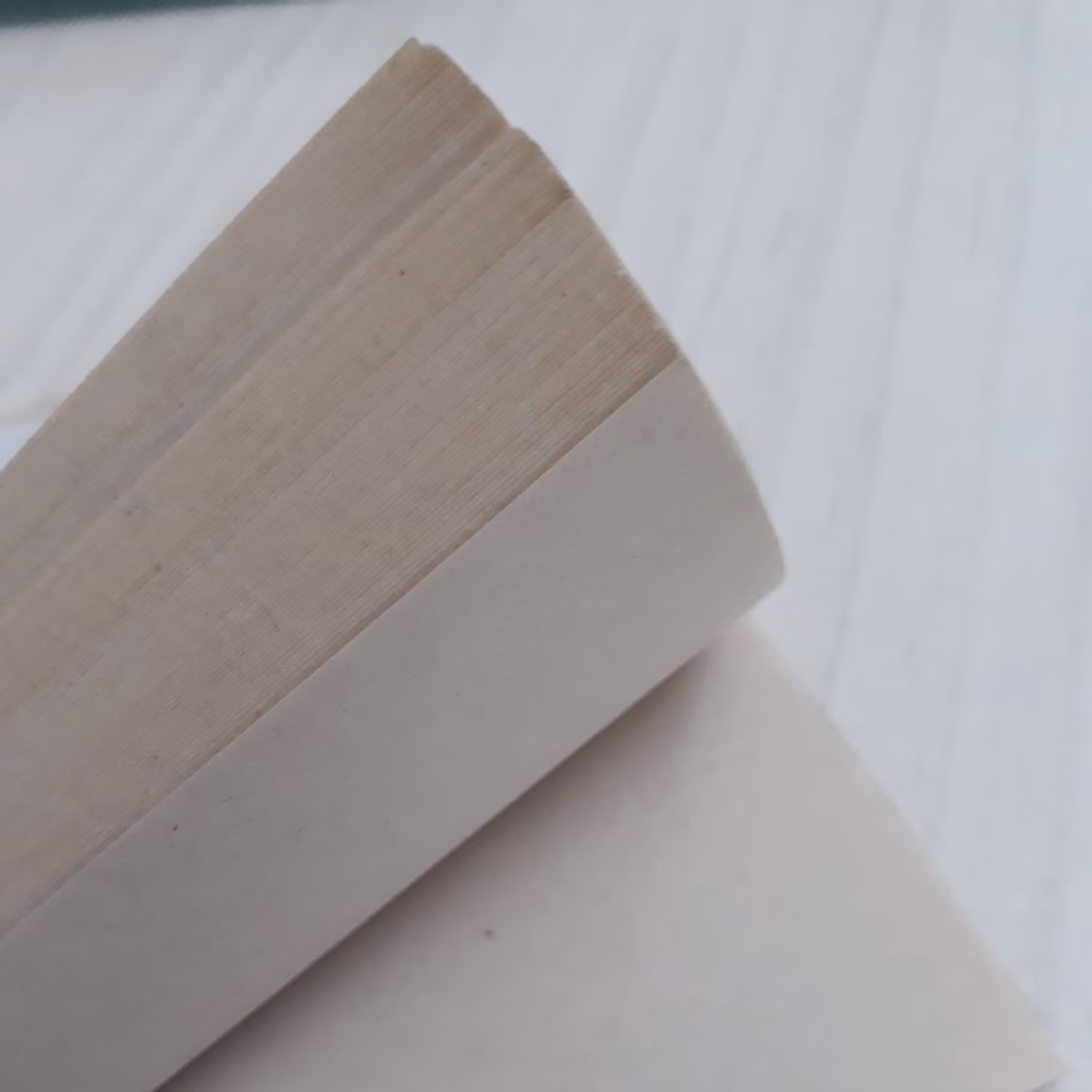 کاغذ کاهی 10 کیلو گرمی  55×55  مخصوص کف قفس پرندگان و جوندگان جهت بهداشت و سهولت تمیزی قفس