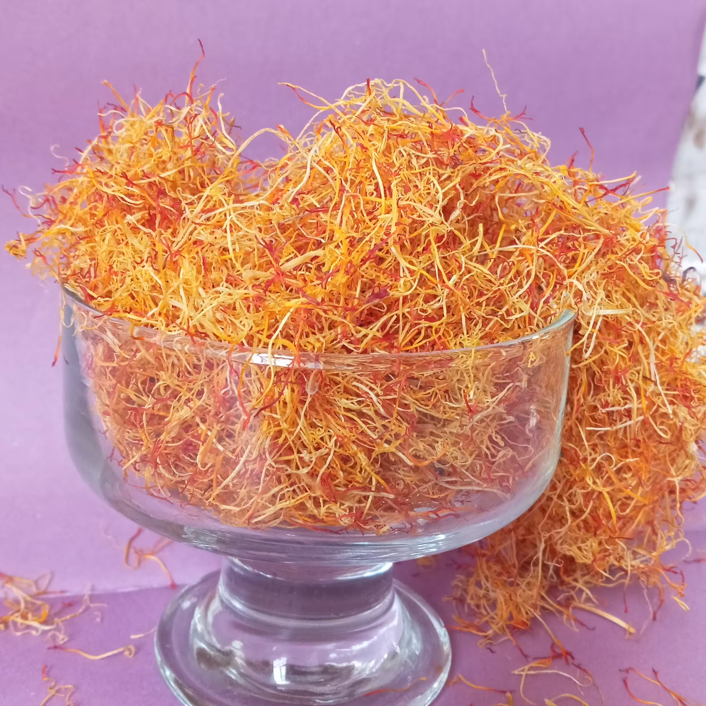 ریشه زعفران یک مثقالی و35 هزارتومن ودر صورت نارضایتی مرجوع کنید 