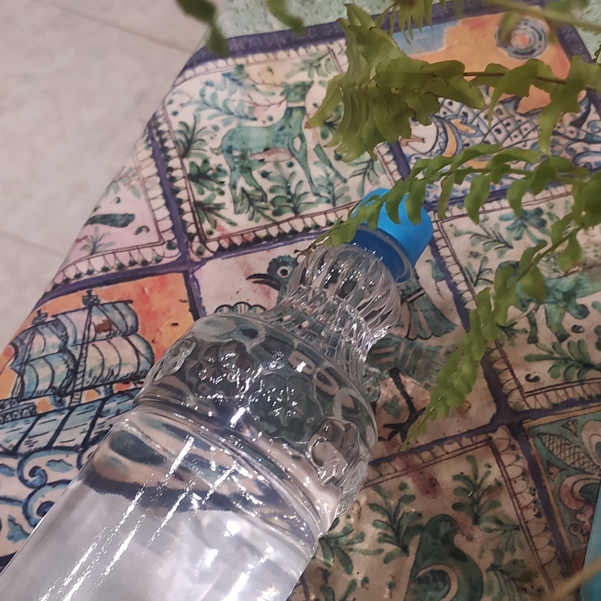 عرق کاسنی ارگانیک کاشان 1 لیتری بدون مواد نگهدارنده بدون اسانس با ماندگاری بالا