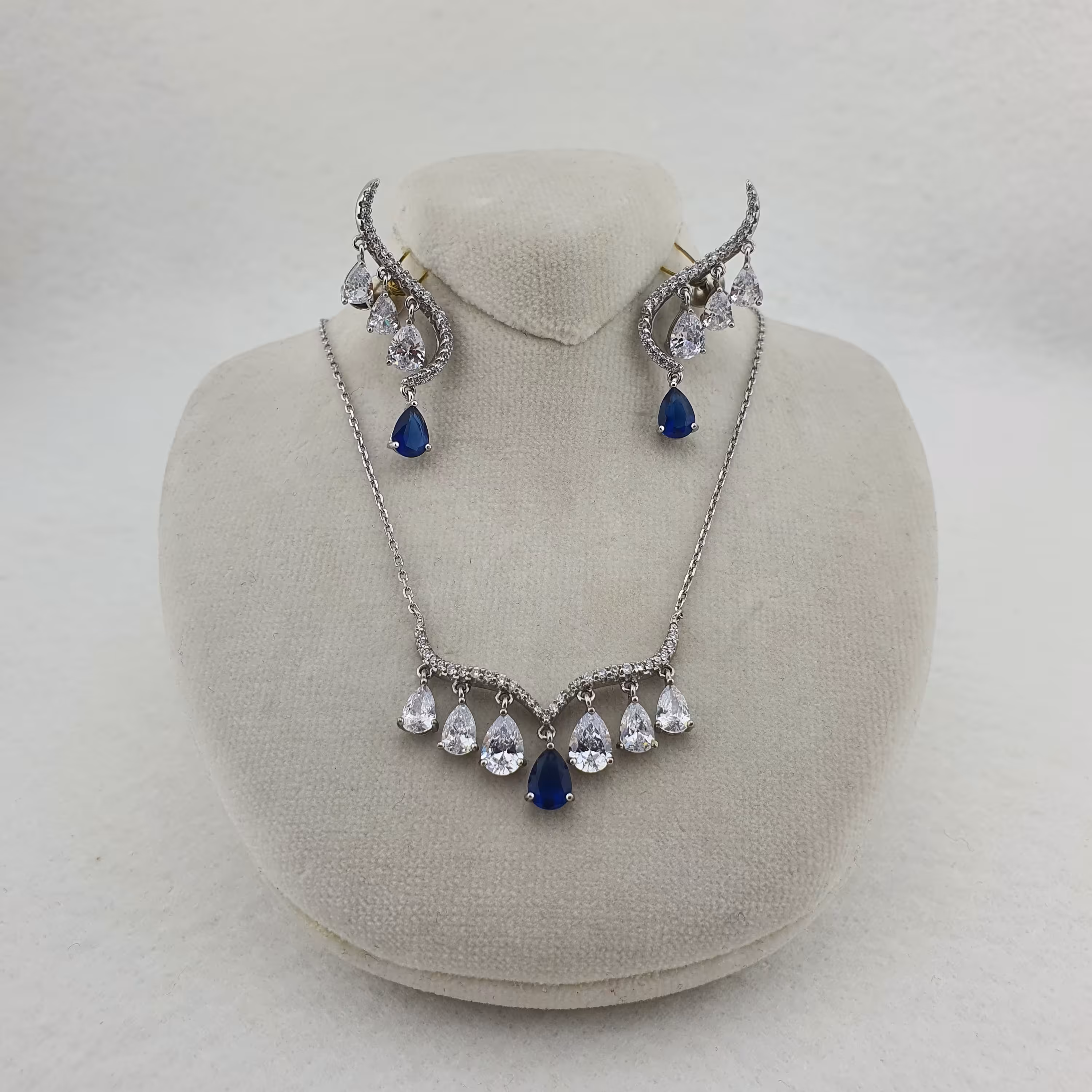 نیم ست نقره . وارداتی . عیار 925 . روکش طلا سفید