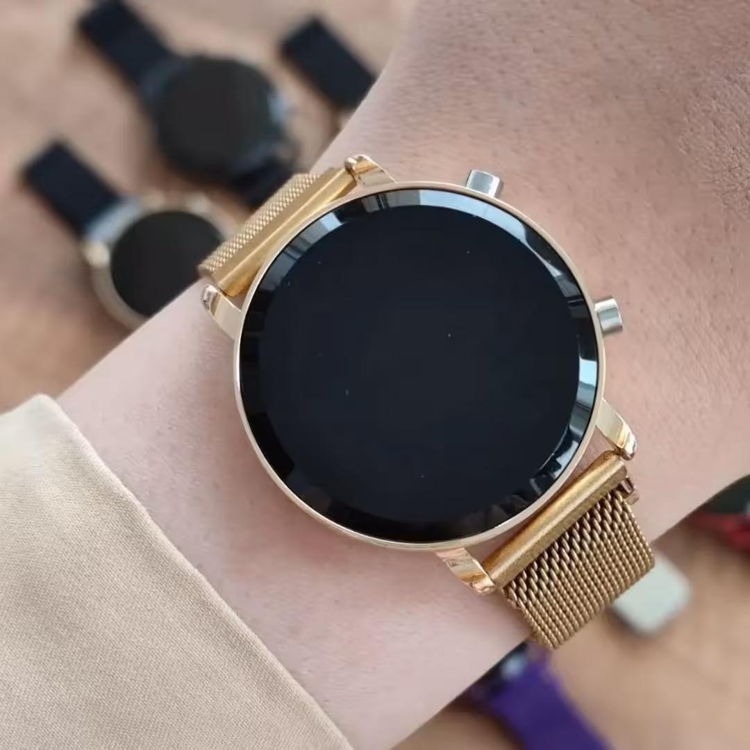 ساعت تاچ(لمسی) طلایی بندمگنتی
ال ای دی مستطیلی لمسی چراغ قرمز
کیفیت عالی. تک سای