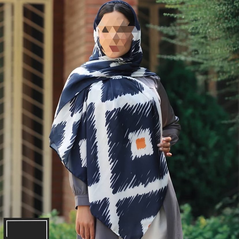 روسری نخی زمینه سرمه ای دور دست دوز