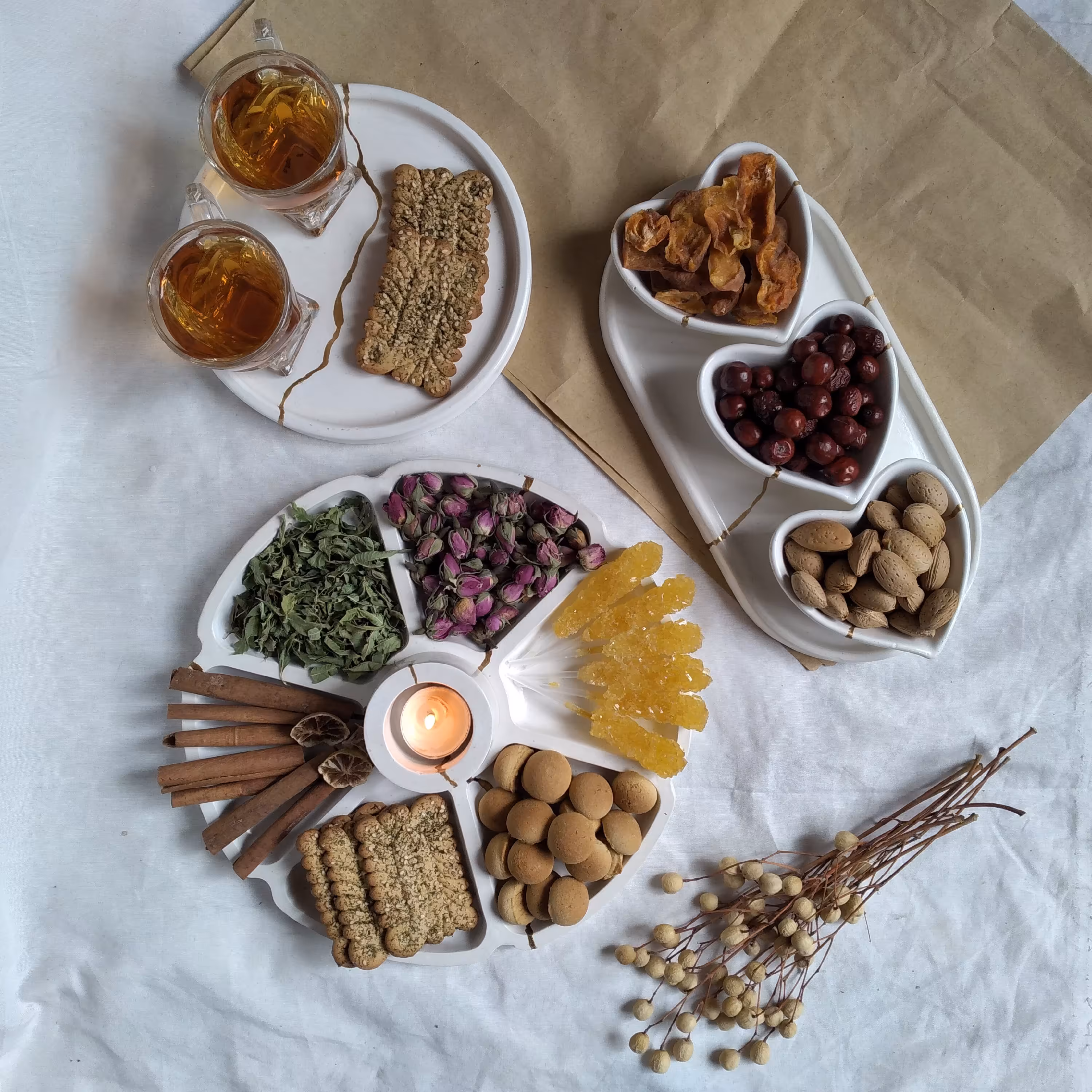 ست پذیرایی بتنی  هفت تیکه سفید با رگه طلایی 