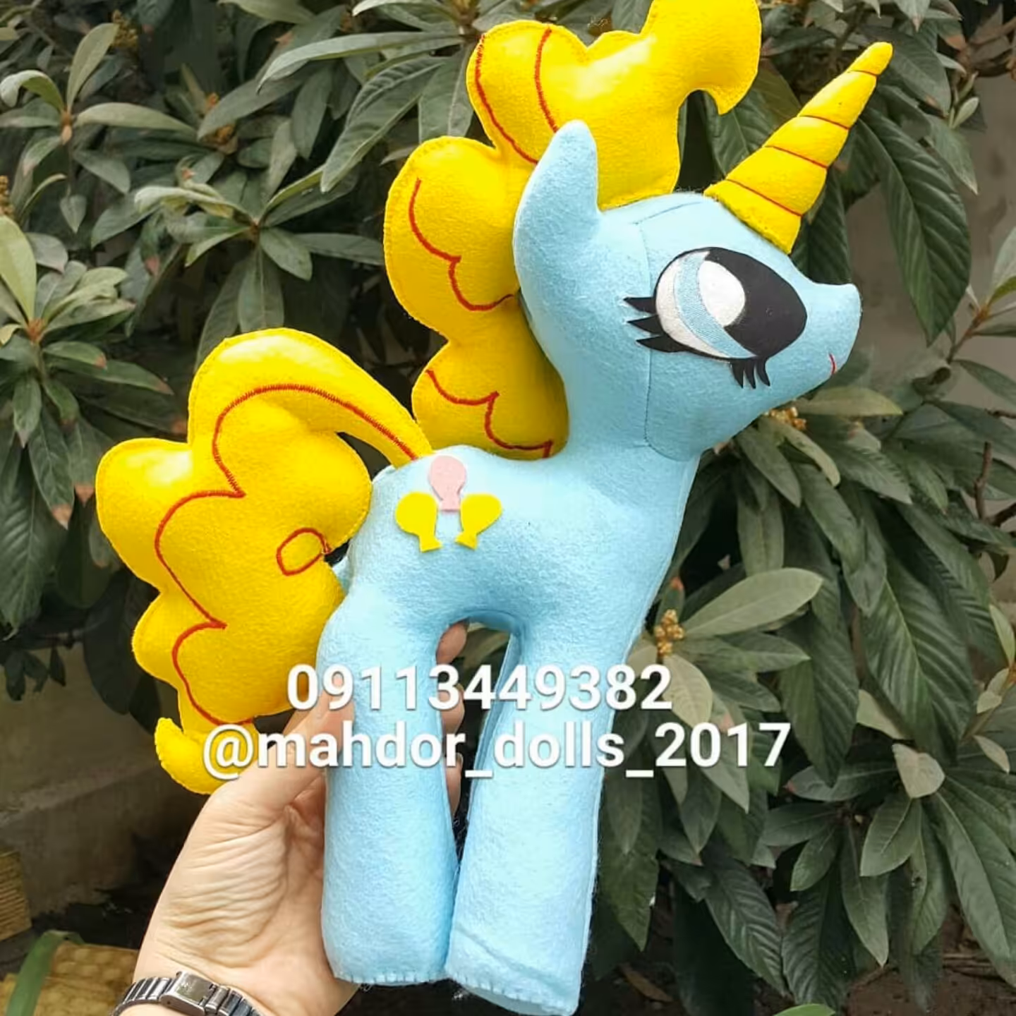 عروسک تک شاخ آبی