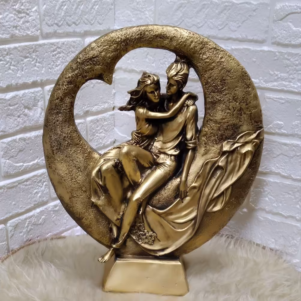 مجسمه ماه سوار در 2 مدل- کیفیت عالی- رنگ طلایی- ارتفاع 38-عرض30