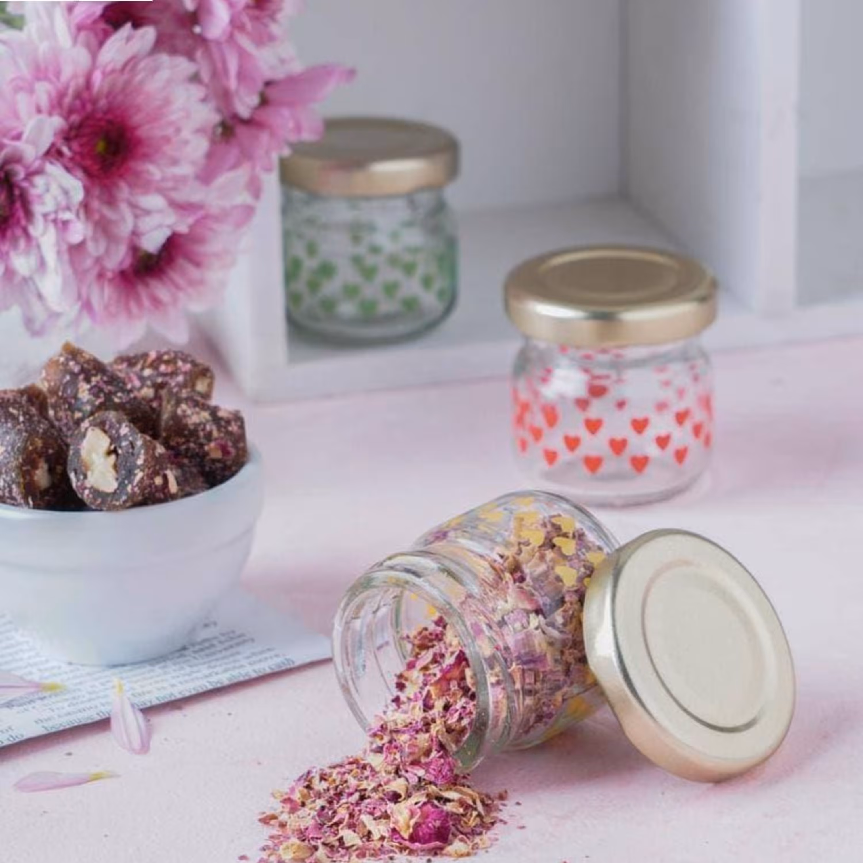 جازعفران یا ظرف نگه دارنده زعفران بلور گلداربادرب فلزی پیچی