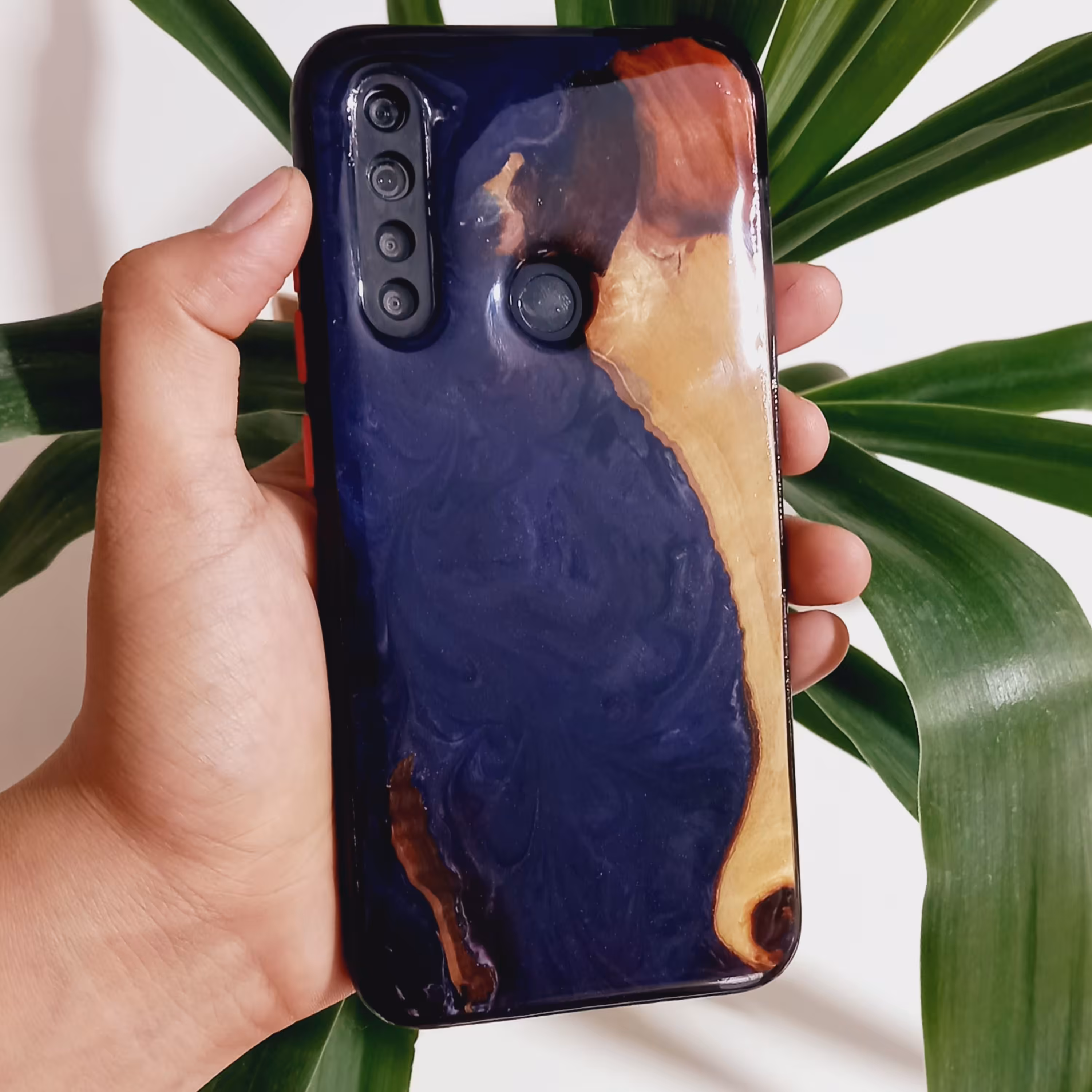 قاب چوب و رزین کهکشان not8 بسیار سبک  خوش دست وزن حدودا 60گرم خاص و منحصربه فرد 