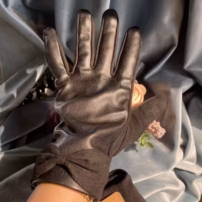 دستکش چرم زنانه دستکش دخترانه زمستانی فوق العاده شیک و مجلسی در دست