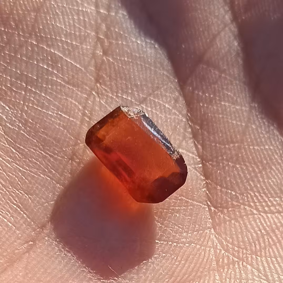 سنگ یاقوت سرخ سیلان اصل معدنی زیبا