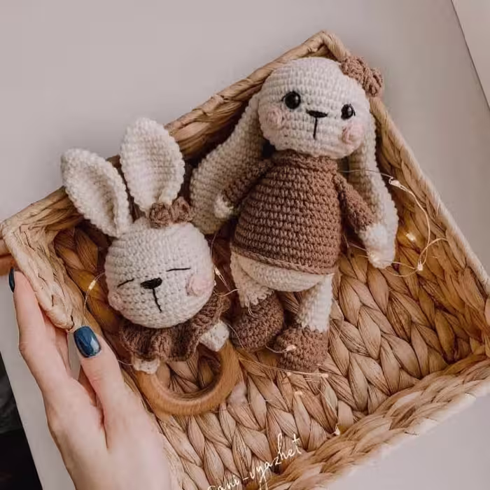 ست عروسک و جغجغه ی بافتنی خرگوشی دلبافت