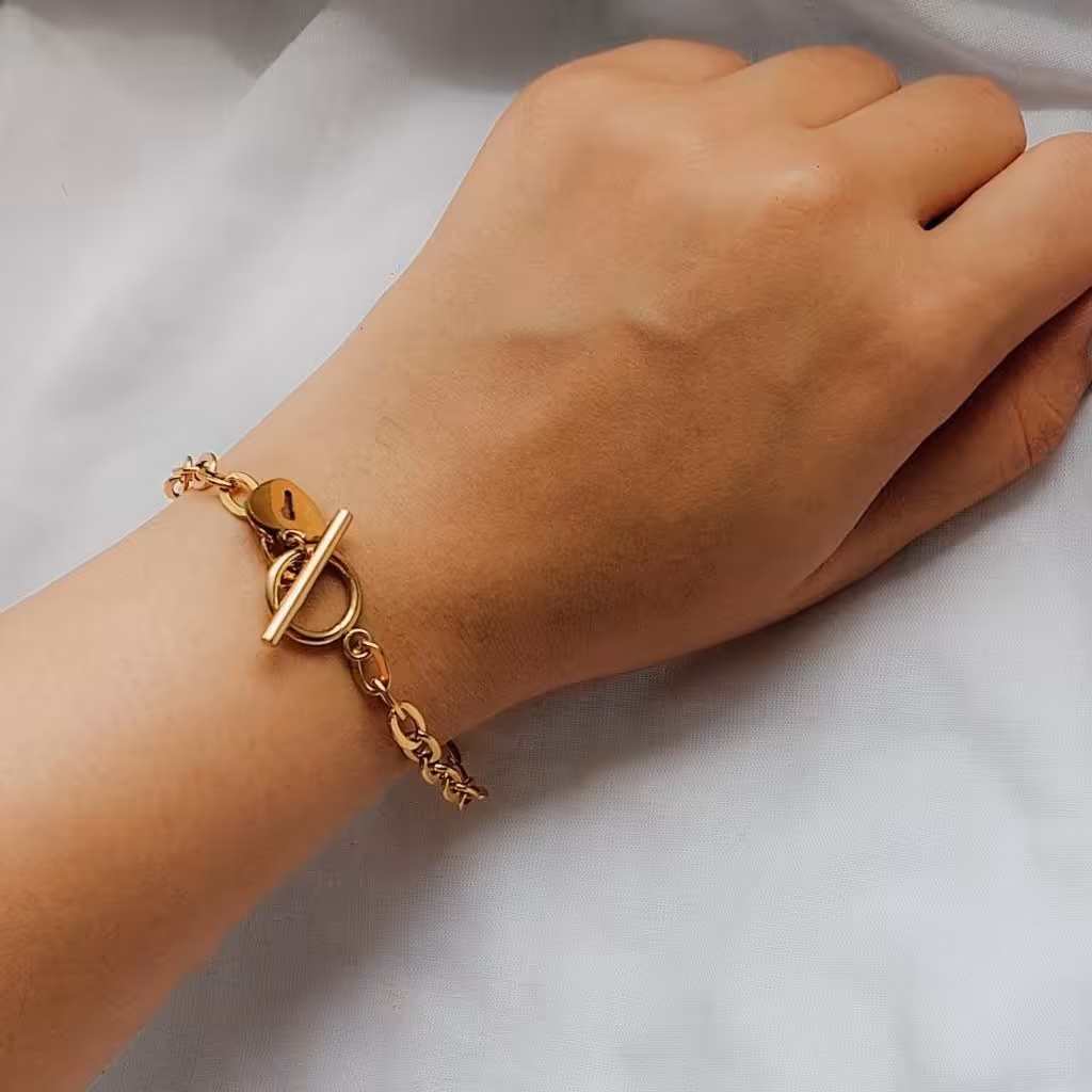 دستبند طرح طلا قفل تی 