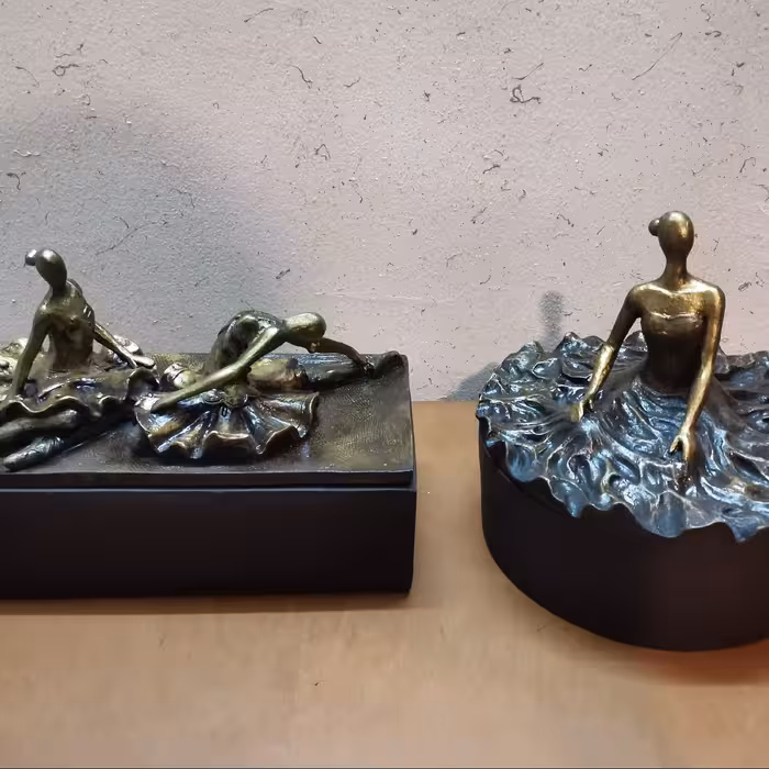 تولیدات سنگ های مصنوعی کارهای پتینه ای از قبیل چوب سنگ پلی استر فایبر گلاس و... 