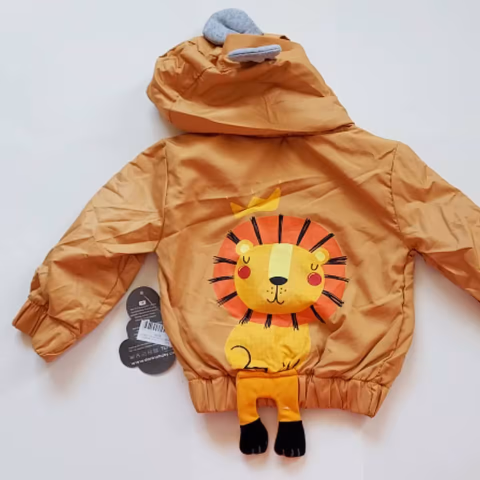 کاپشن بارانی وارداتی  طرح شیر  اسپورت زیر دو سال