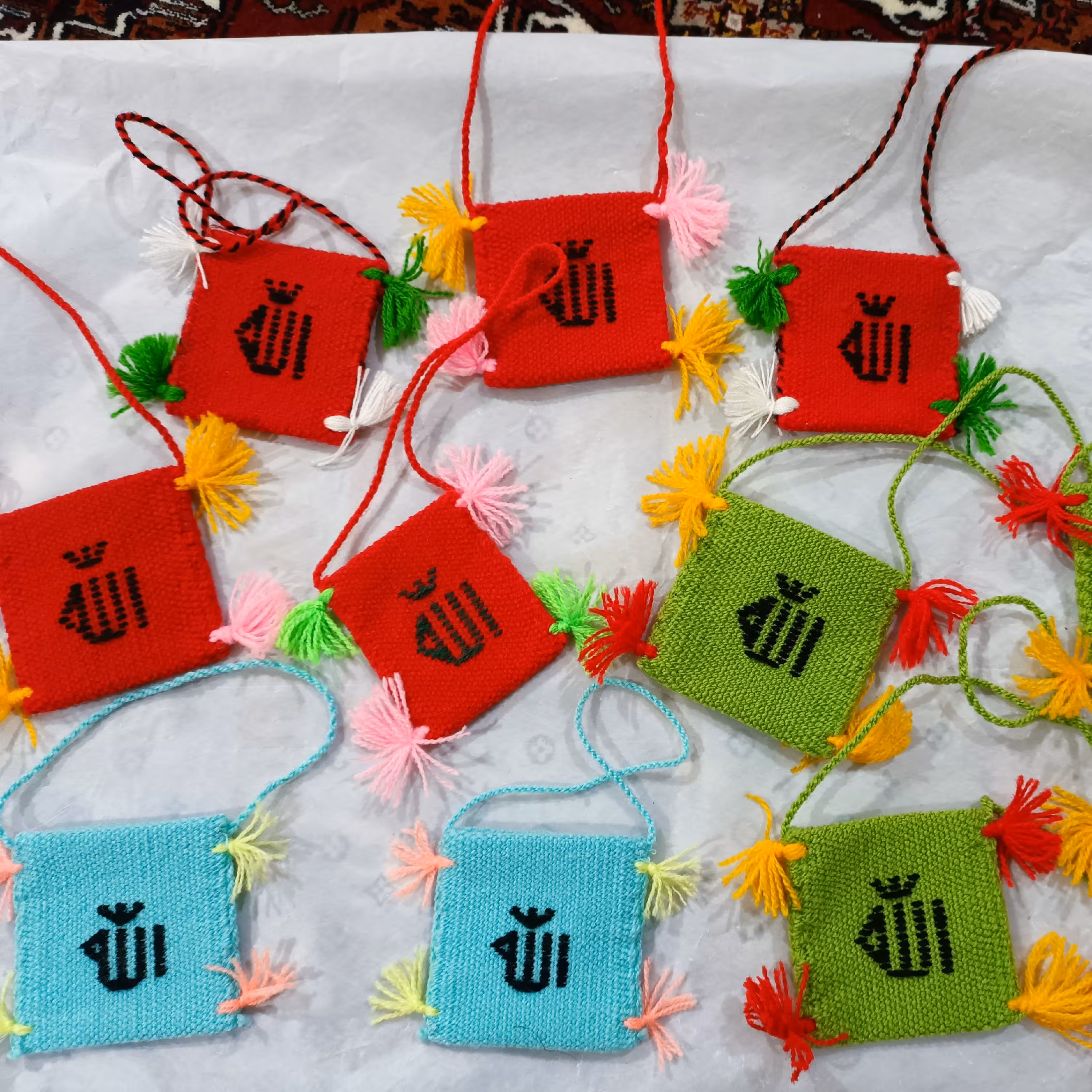 آویز تزیینی  گلیمی  دستبافت برای آینه ماشین  و دیوار و..