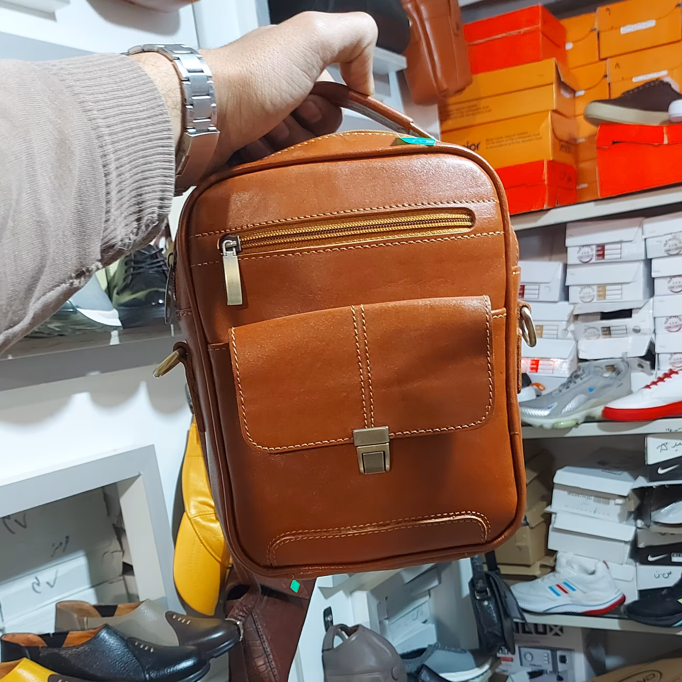 کیف اسپورت چرم طبیعی دست دوز  