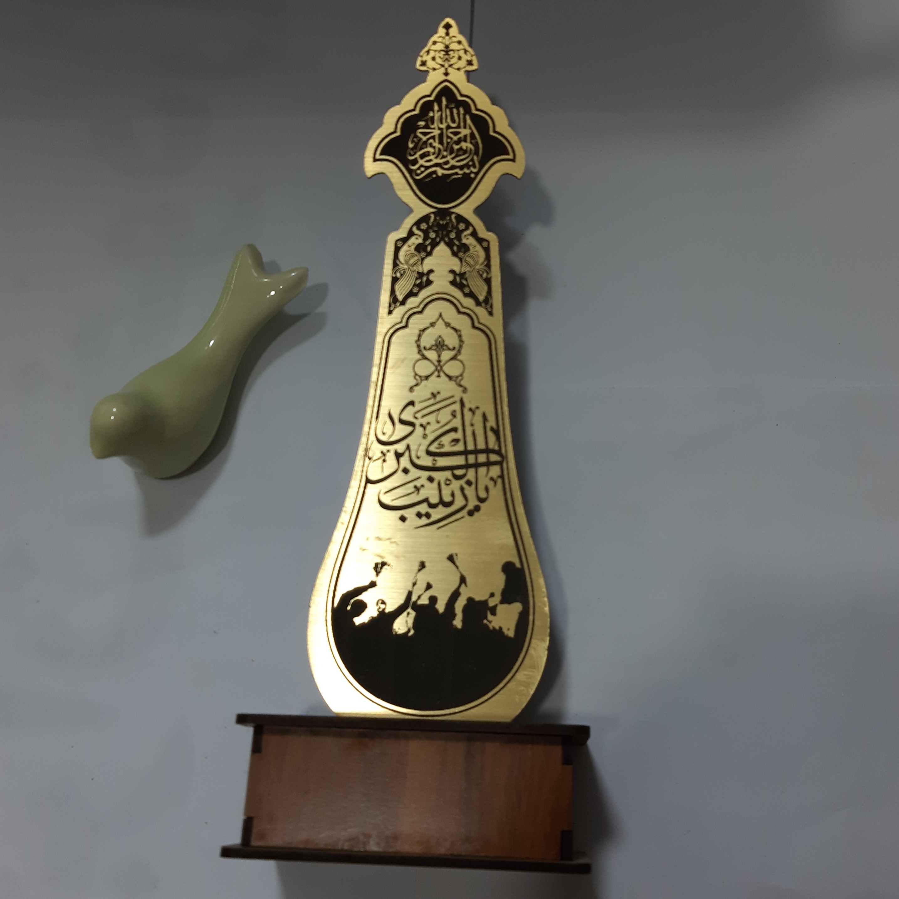 تندیس   محرم (یا زینب کبری) با پایه چوبی قابلیت حکاکی روی پایه آن