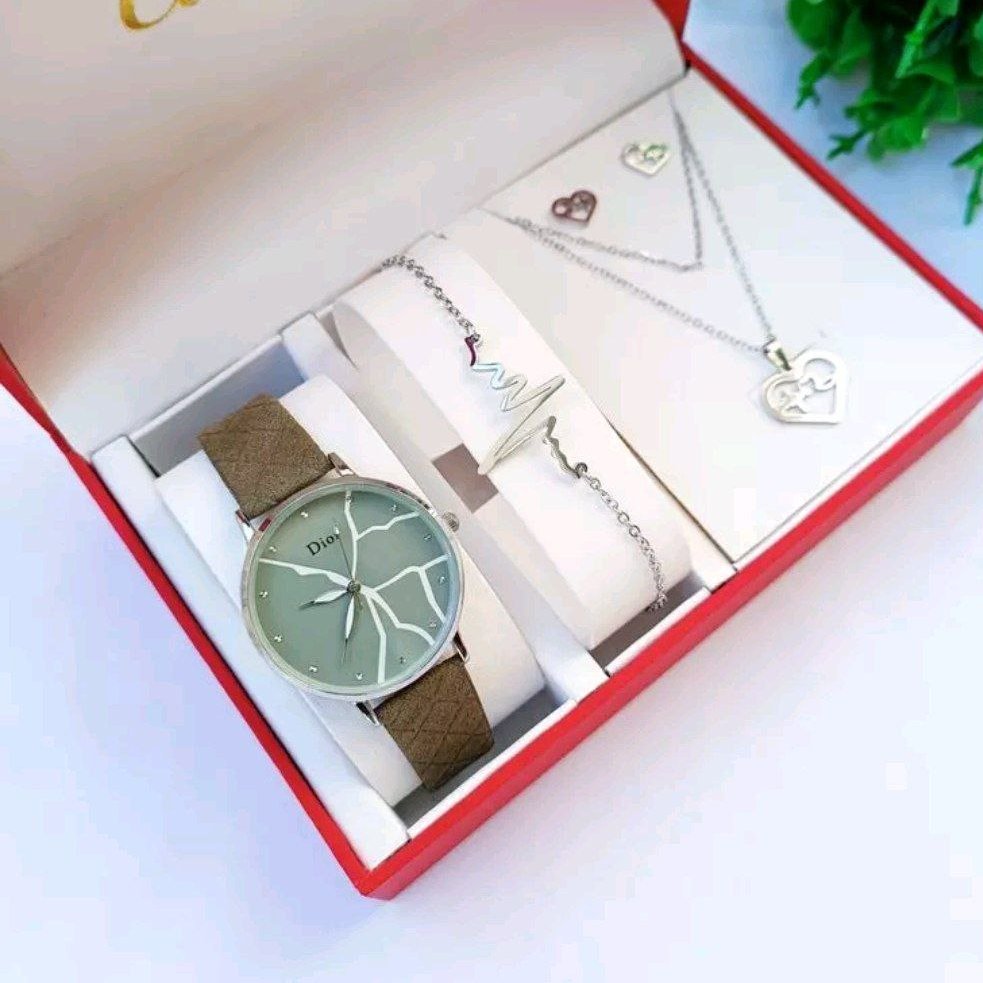 ست ساعت و انگشتر و گردنبند و گشواره مناسب خانم های خوش سلیقه و خاص بسیار با کیفیت مناسب هدیه دادن