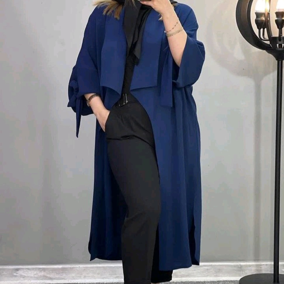 مانتوجلوباز. جنس ابروبادی. رنگ مشکی و آبی تیره