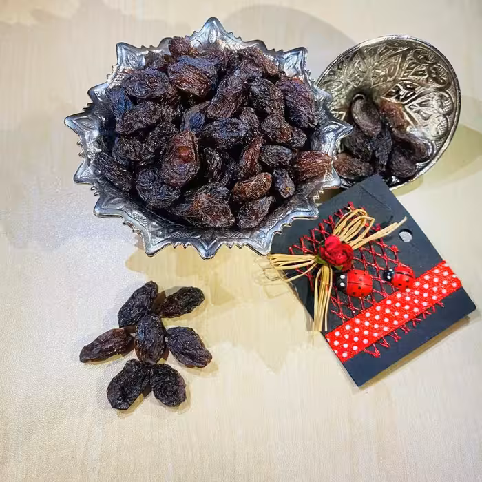 مویز گوشتی ودرشت (مویز دانه دار فخری ) تازه وخوشمزه محصول امسال نیم کیلویی