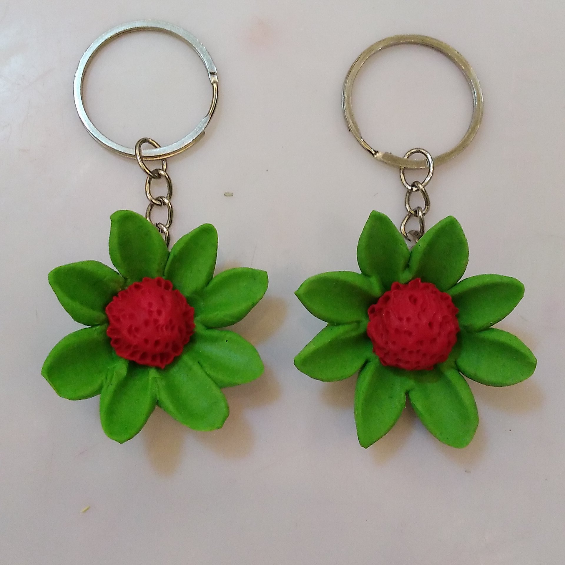 سرکلیدی یلدایی. مدل گل بابونه .کارجدید غرفه ماهور  شیک و خوشگل مناسب هدیه