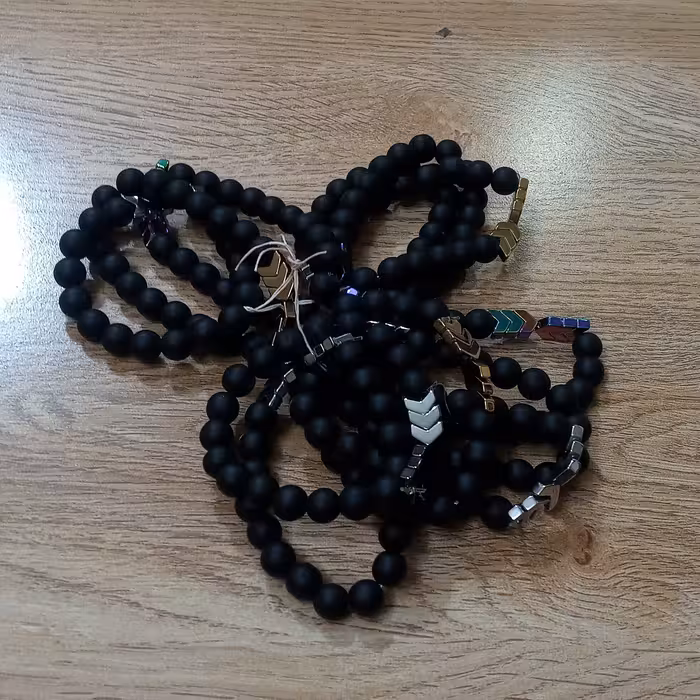 دستبند اونیکس مشکی پس کرایه  با پیک به  تهران   درب  منزل   پرداخت شود  