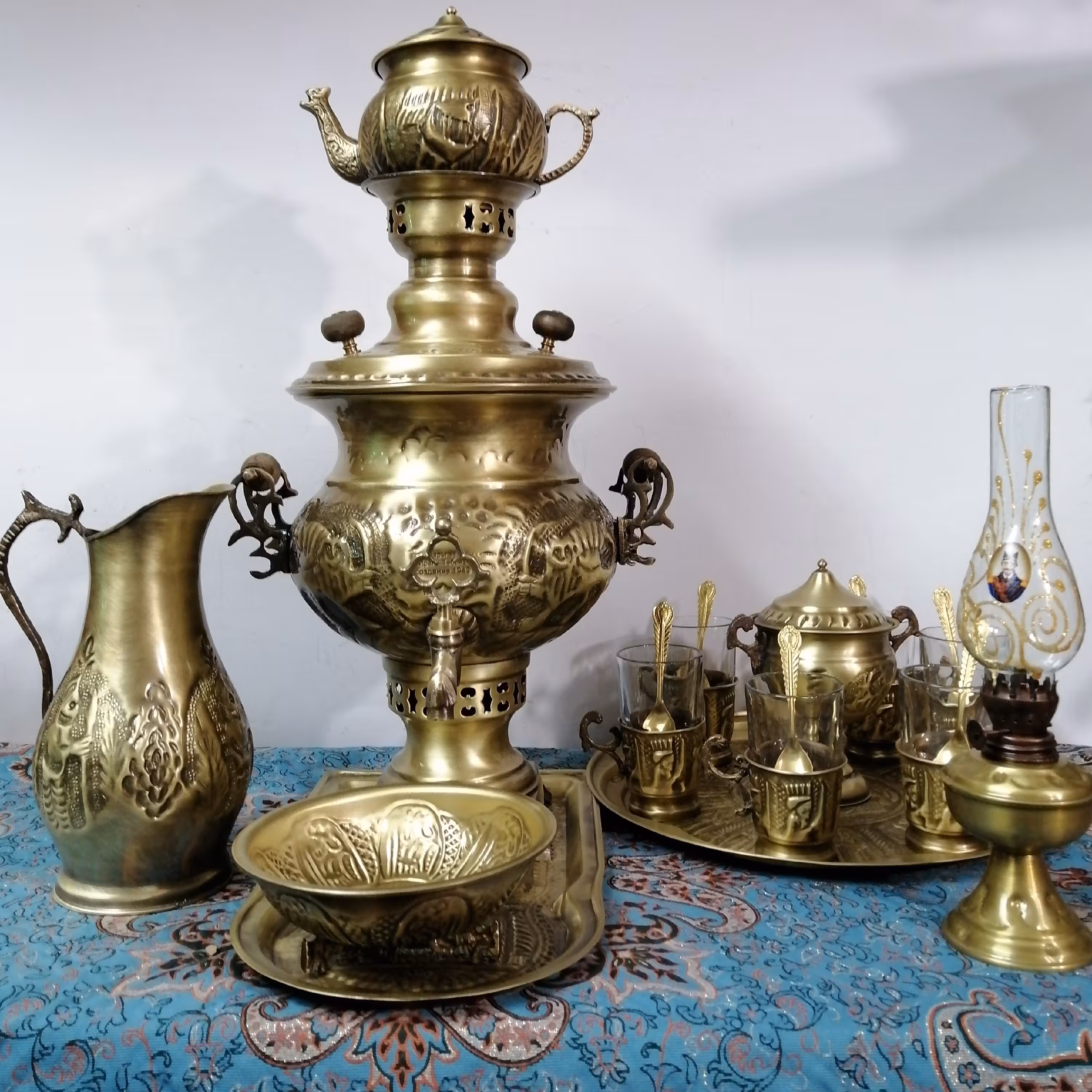 سماور برنجی قلمزنی ذغالی زغالی با سرویس کل عکس 