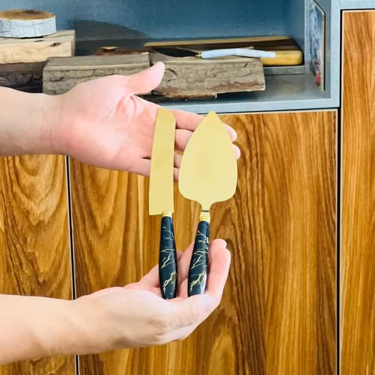 کارد و کفگیر کیک خوری ماربل تیغه طلایی