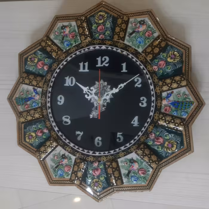 ساعت خورشیدی مینا و خاتم کاری روی چوب (دارای قلم زنی مس)