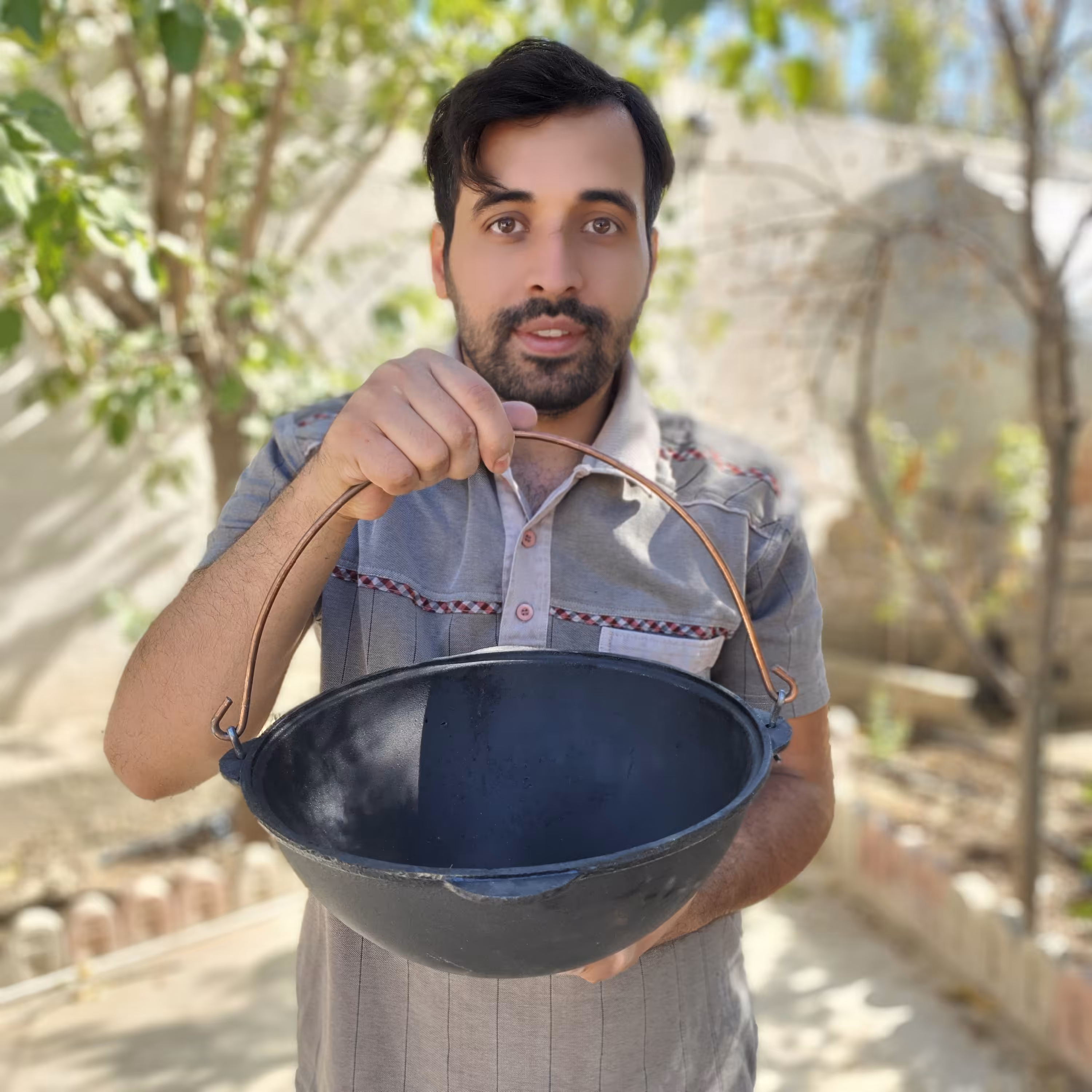 قازن چدنی 3 لیتری دسته دار و آبندی شده چدن خالص بدون روکش ( پاتیل چدن غازن دیگ چدنی ) قابلمه چدنی . قابلمه نوزاد و کودک