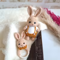 عروسک خرگوش بافتنی  و جغجغه