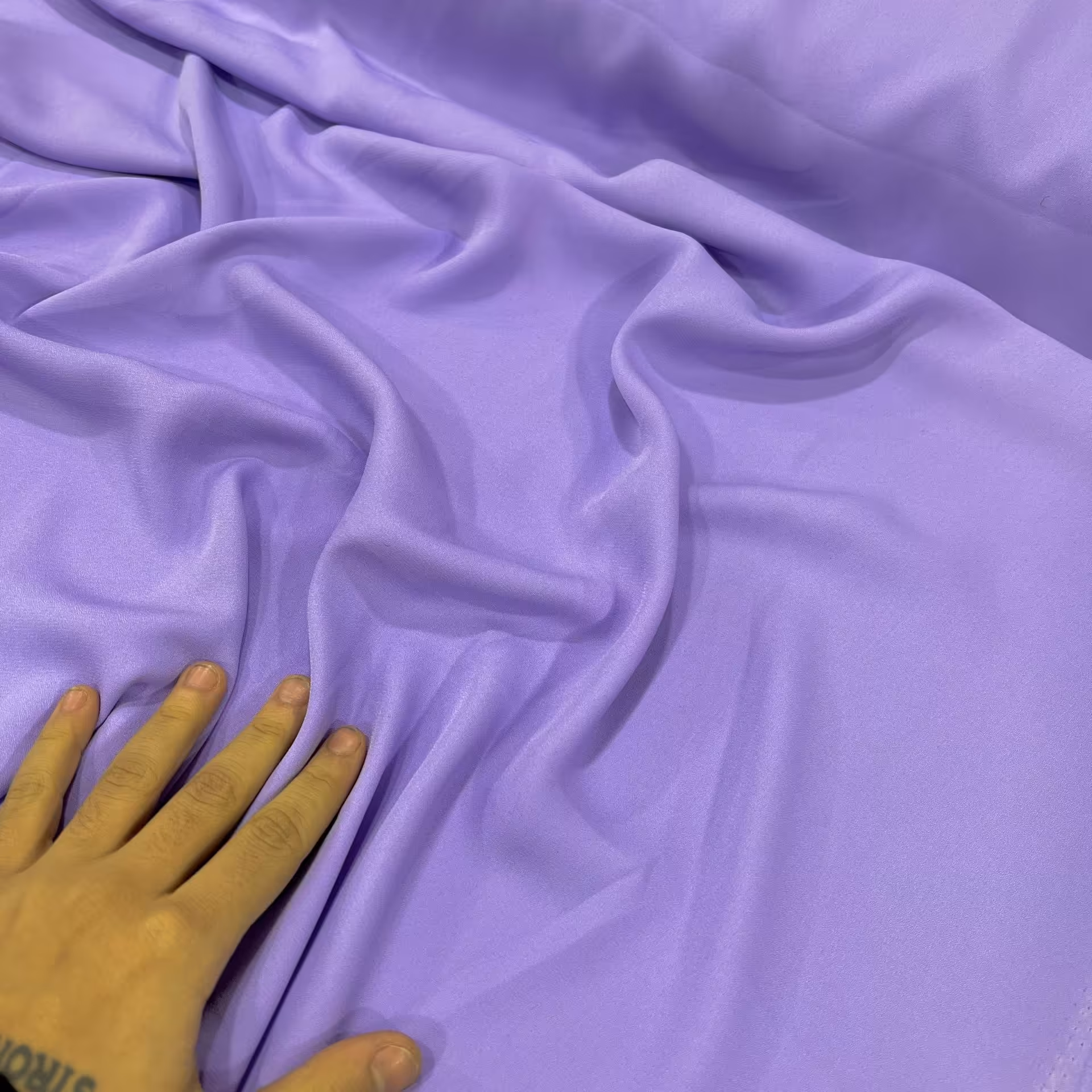 پارچه کرپ سوپر مازراتی ساده رنگ یاسی و بنفش