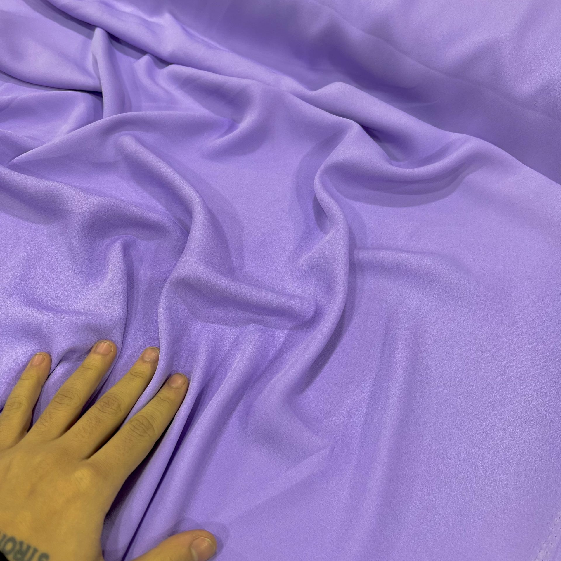 پارچه کرپ سوپر مازراتی ساده رنگ یاسی و بنفش