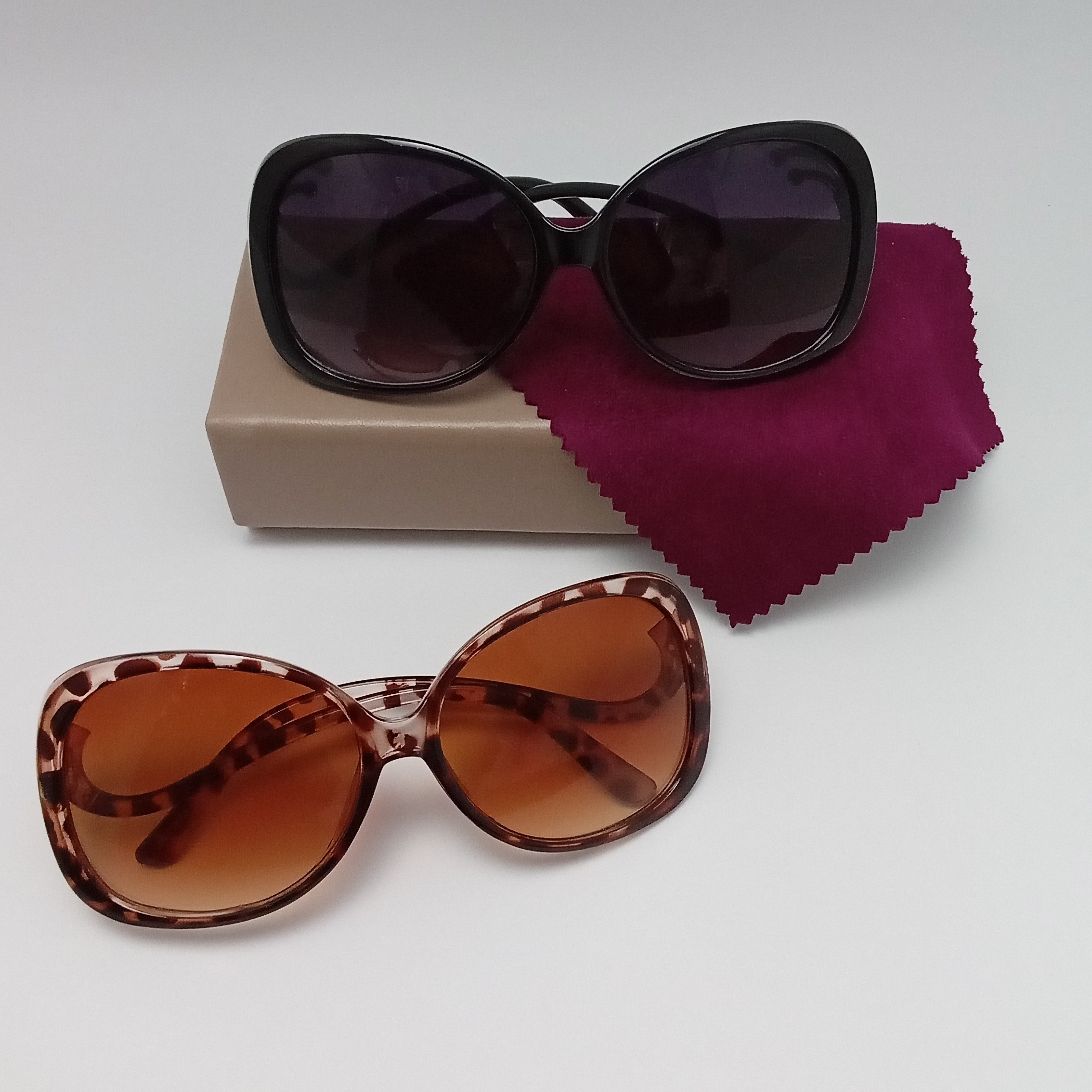 عینک آفتابی مدل JH 15846 زیبا و جدید برای تکمیل کردن و خاص تر کردن استایل شما