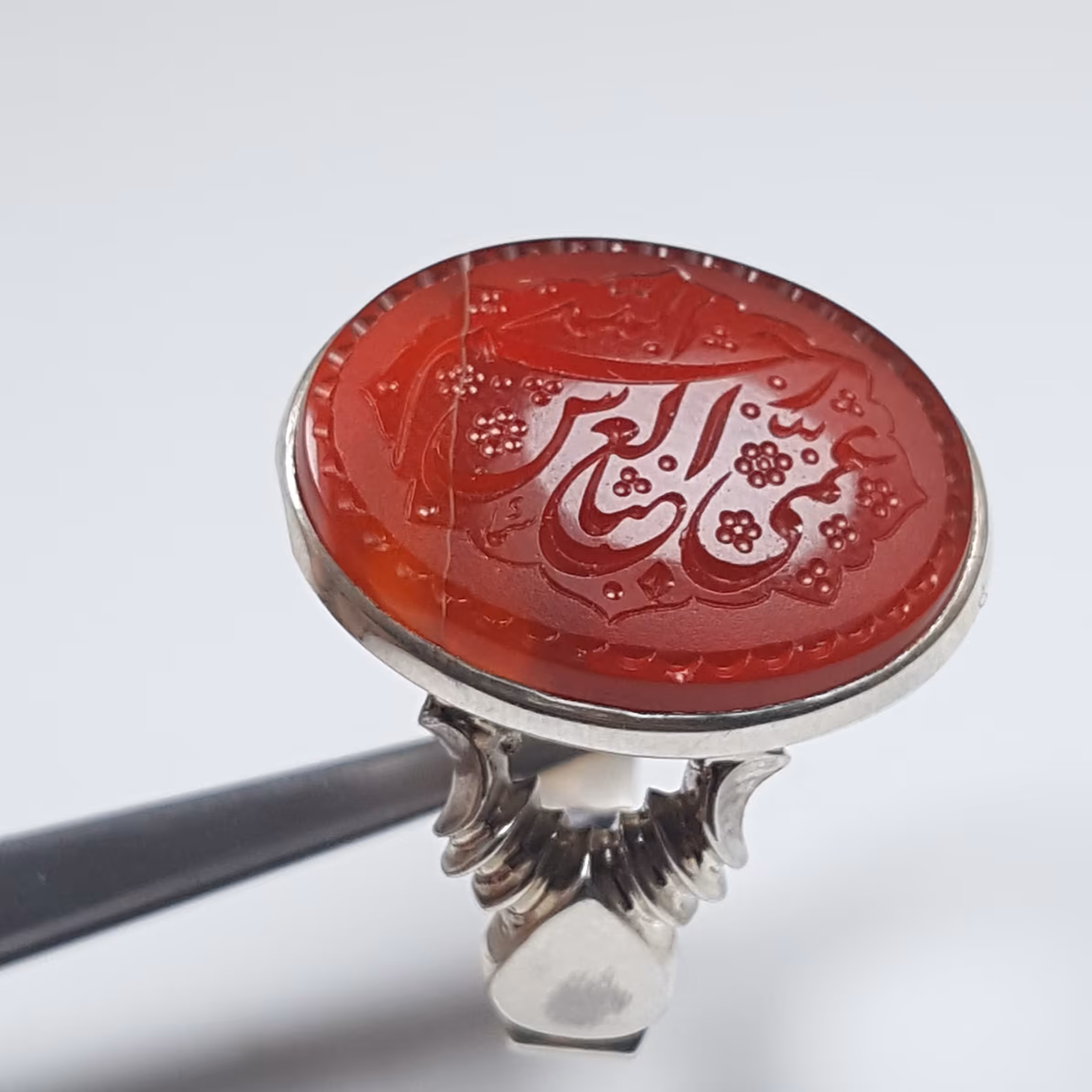 انگشتر  عقیق یمن سرخ رگه دار 