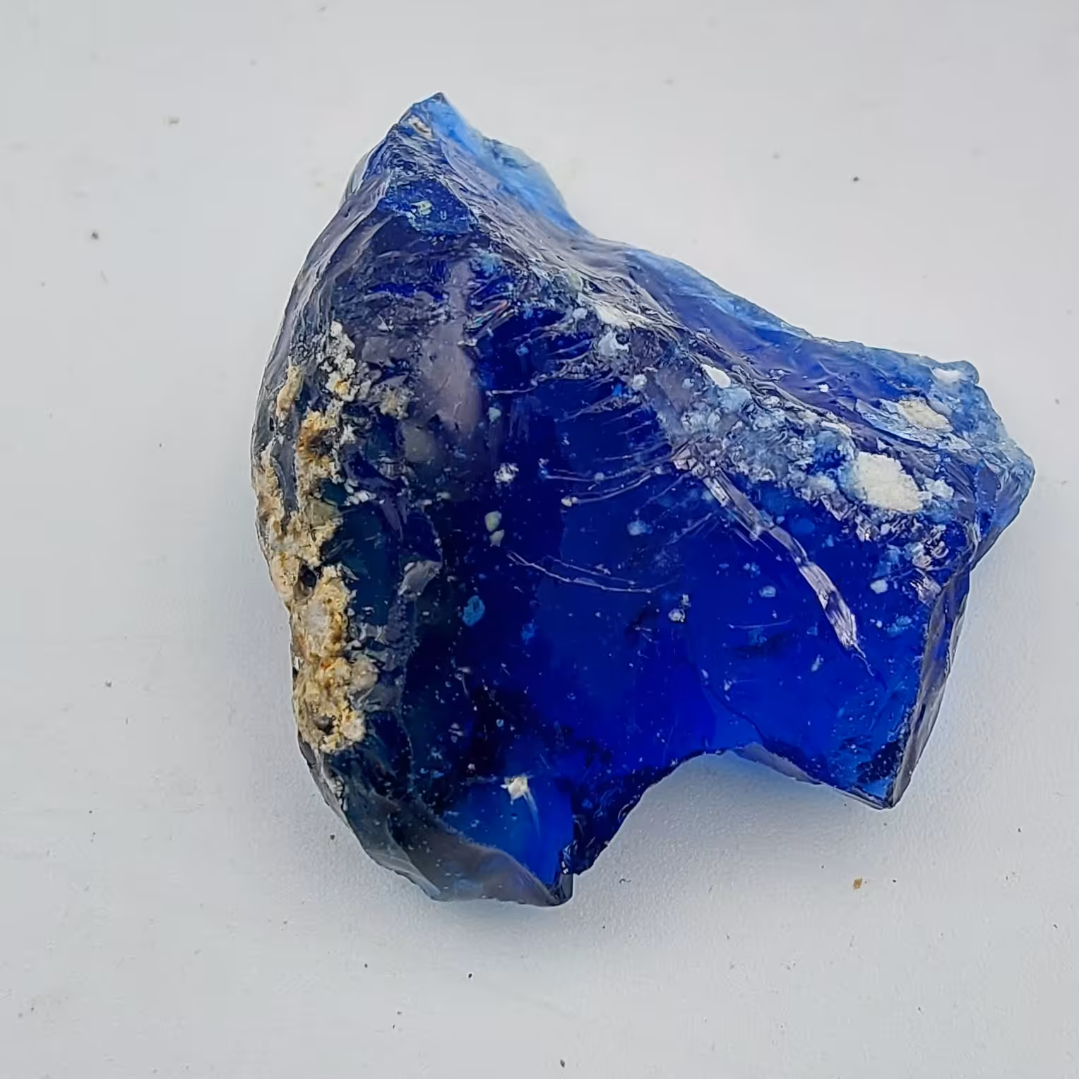 سنگ قیمتی ابسیدین آبی خاص. وزن 46 گرم. کد a 51