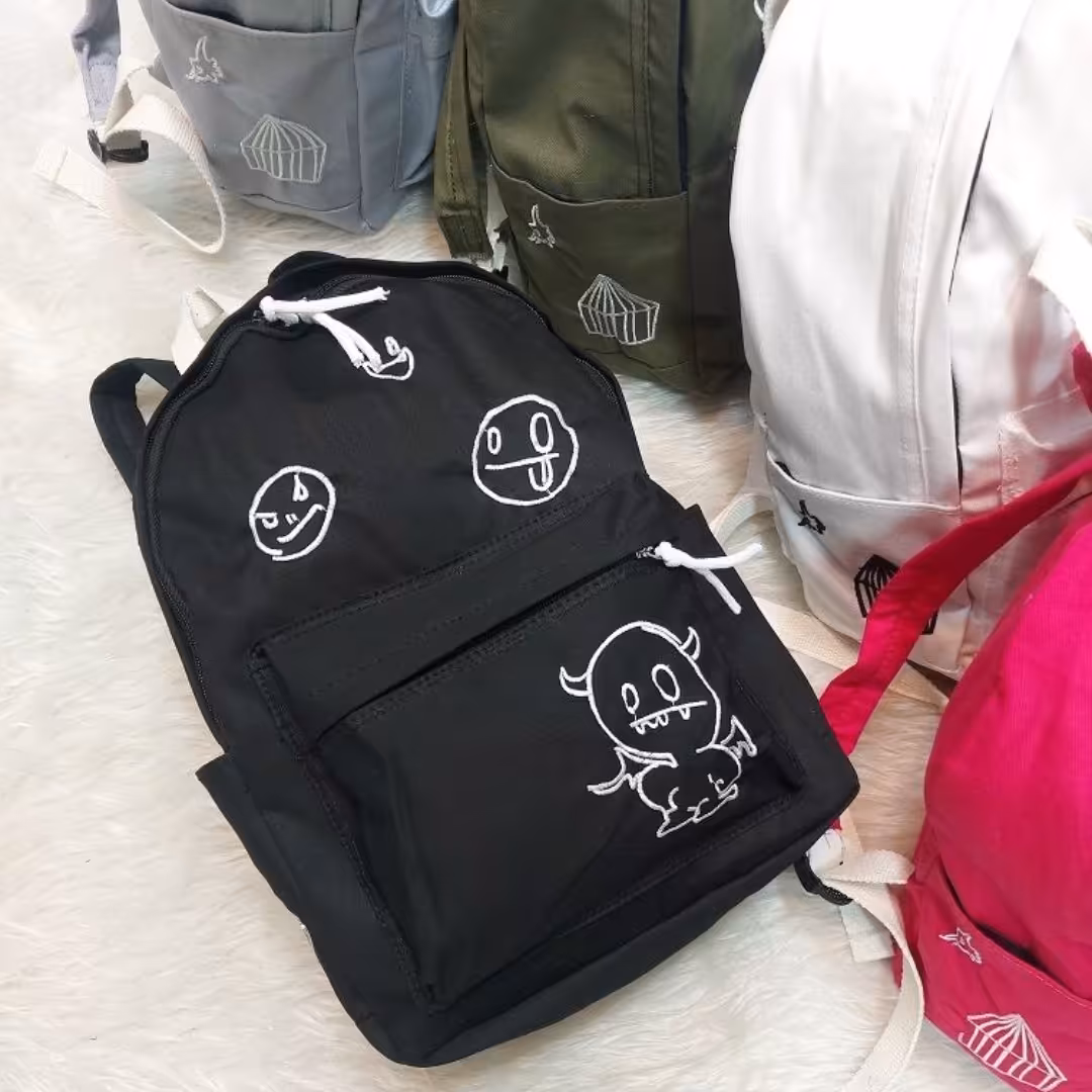 کوله پشتی طرح استیکر گلدوزی