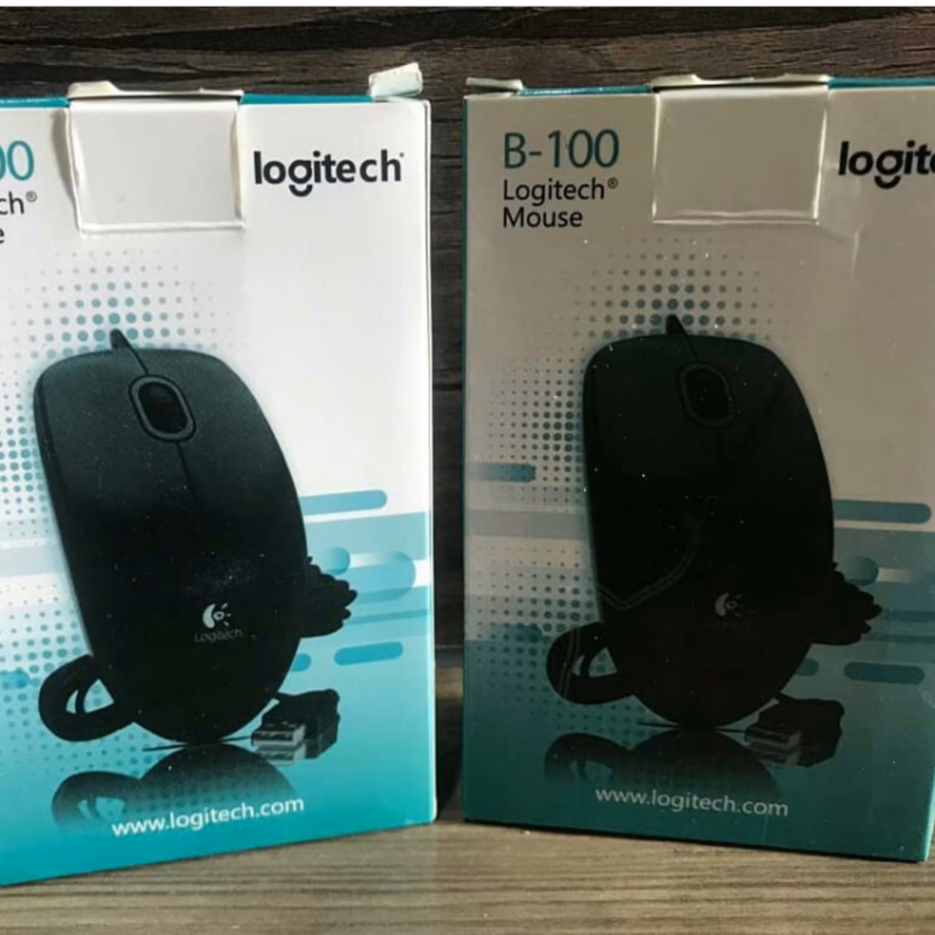 موس (ماوس) سیمی LOGITECH B100 موس آک هست اما شرکتی مقداری خط و خش داره به همین دلیل قیمتش 105 تومن هست قیمت اصلی 160 هست