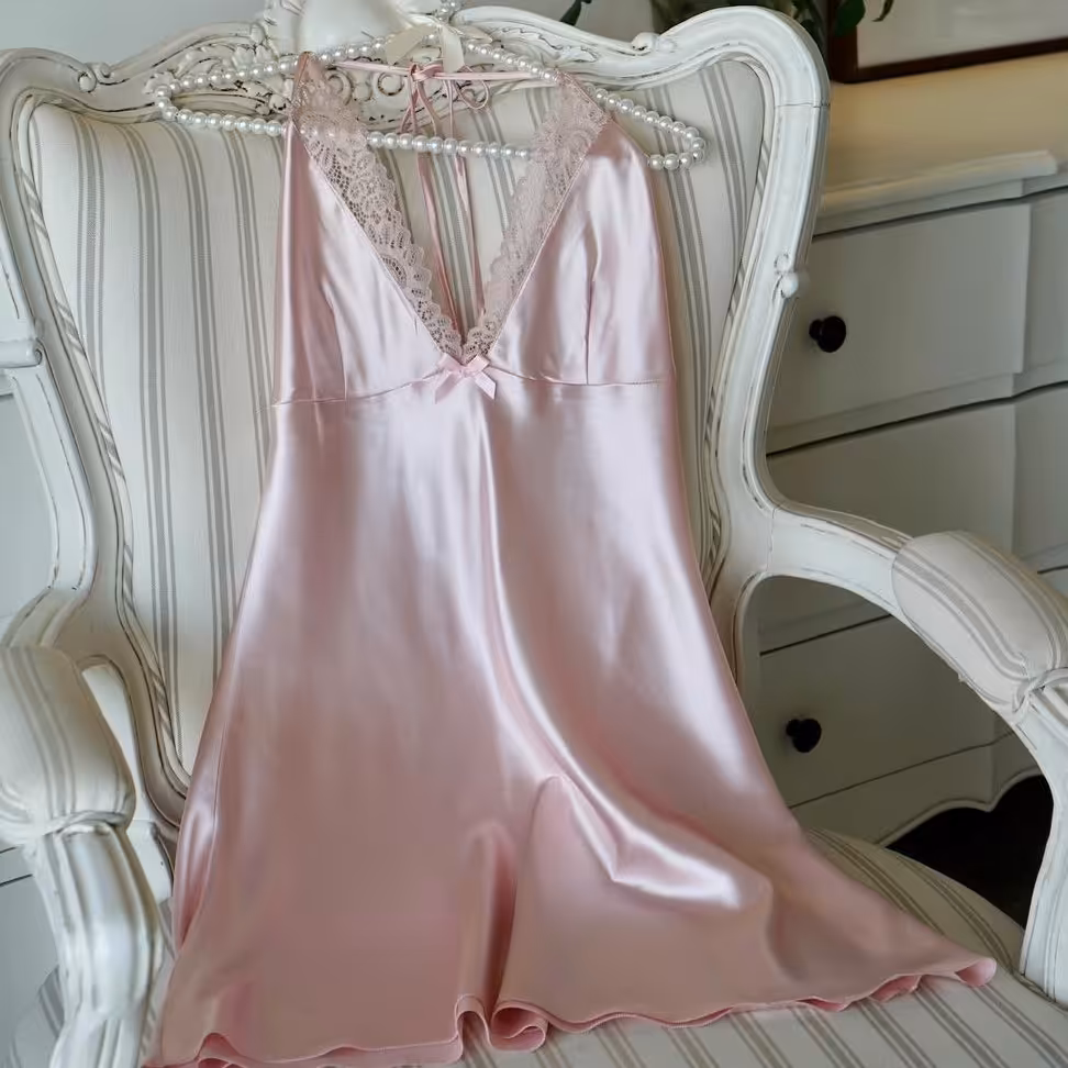 پیراهن  خواب و لباس خواب ساتن توردار خوشگل  سایزبزرگ و کوچک