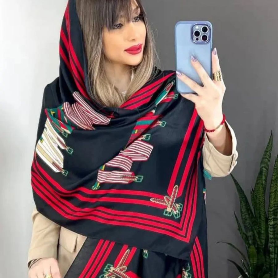 شال زنانه جنس صابونی کمربندی دو رنگ مشکی و سورمه ای