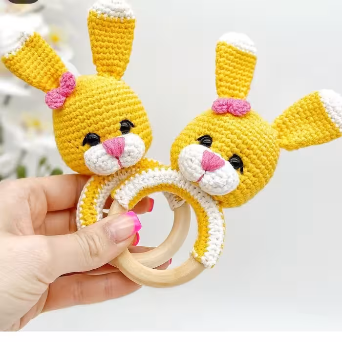 سیسمونی جغجغه بافتنی خرگوش  طلایی