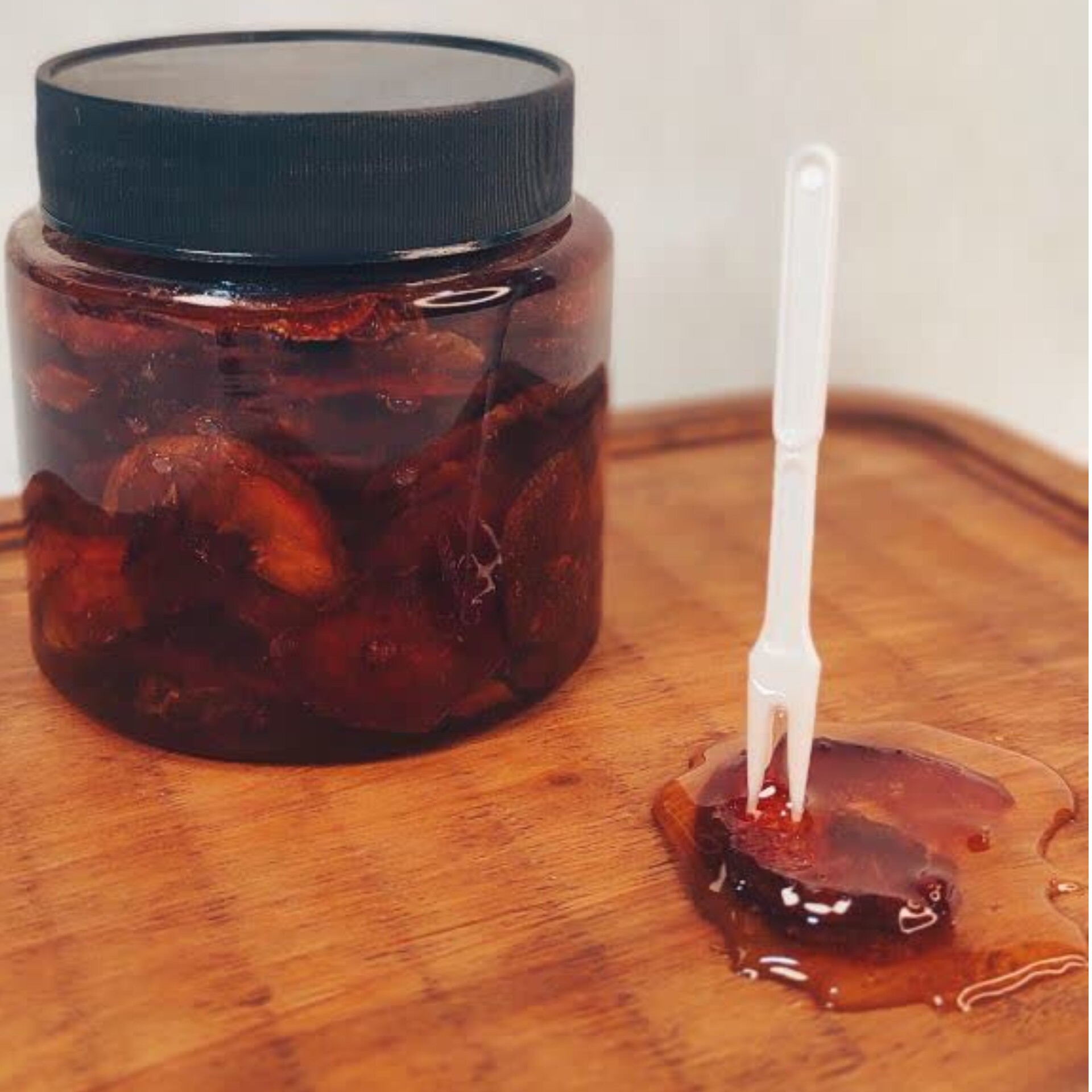 عسل و آلو ترش 450گرمی(لذت خرید عسل از زنبور دار )
