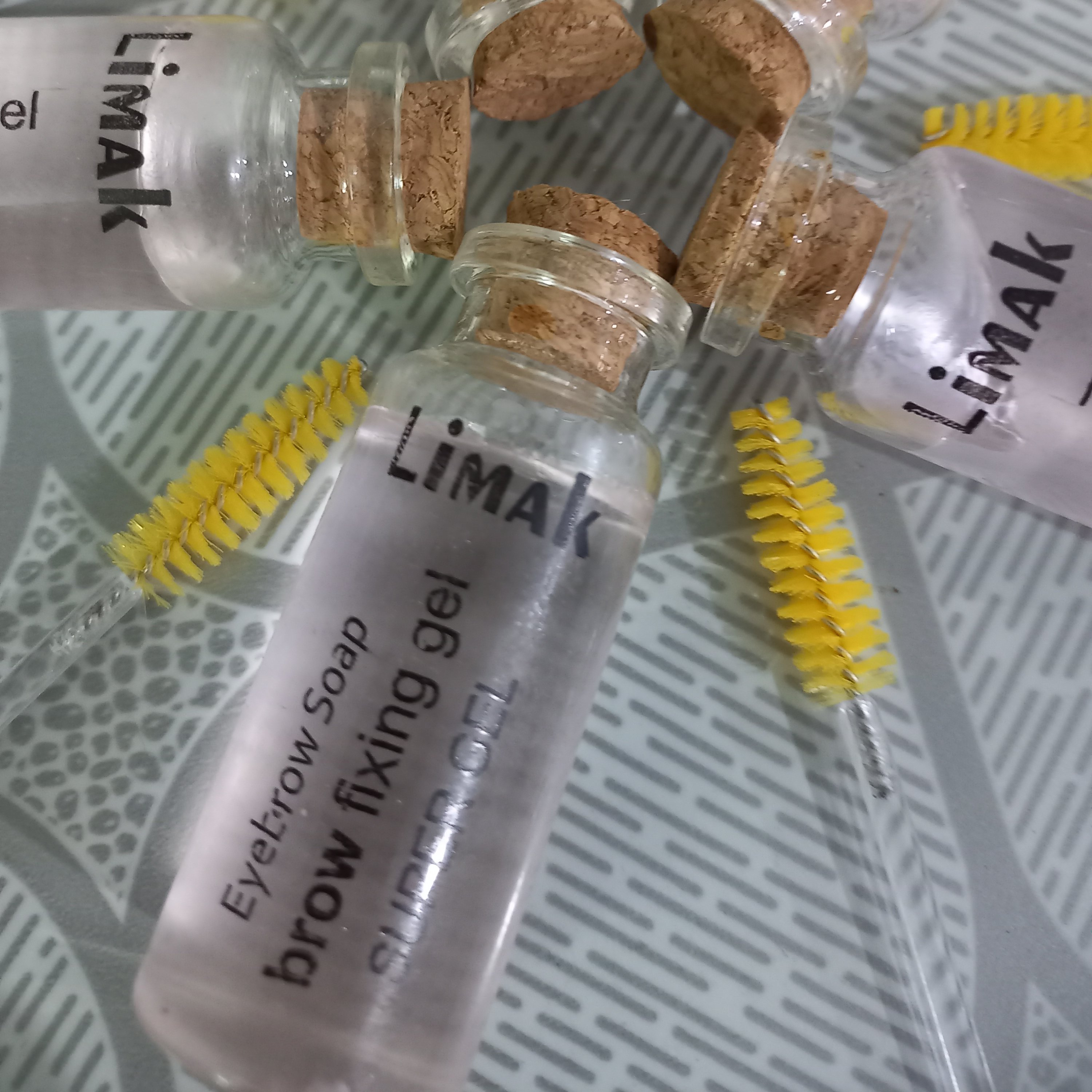 ژل ابرو و مژه دست ساز مناسب لیفت موقت ابرو و تقویت کننده مژه و ابرو