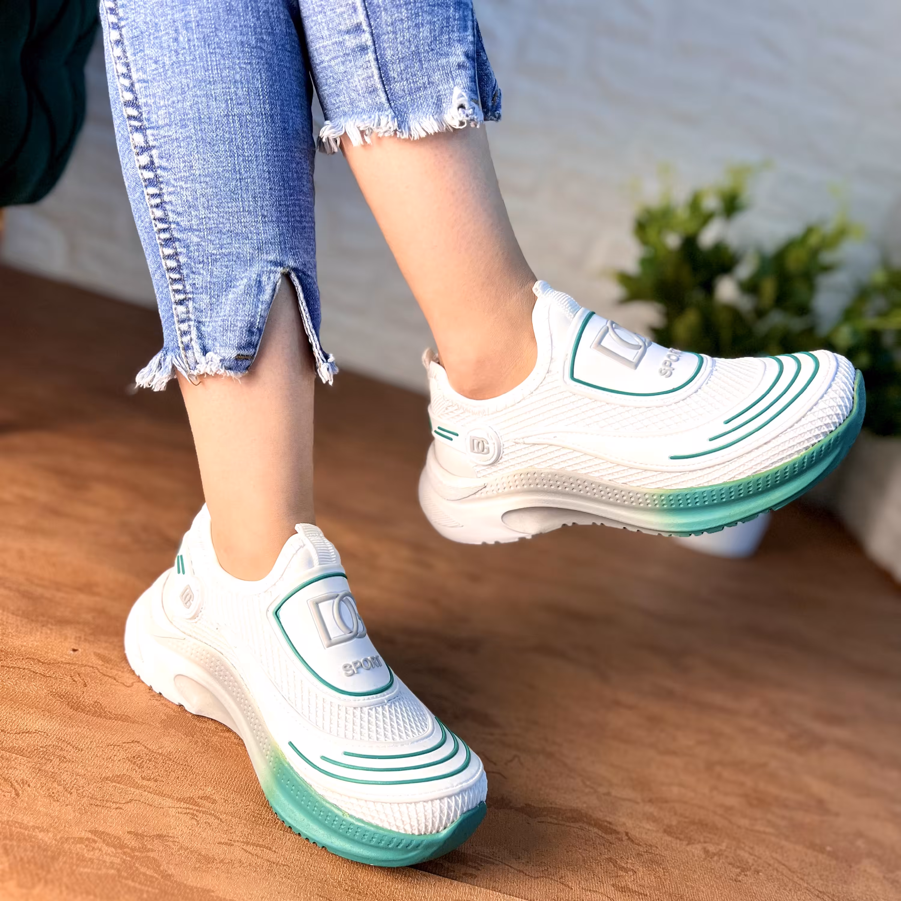 کتونی سفید سبز   جورابی اسکیچرز زیره پیو  سبک و راحت   ارسال رایگان