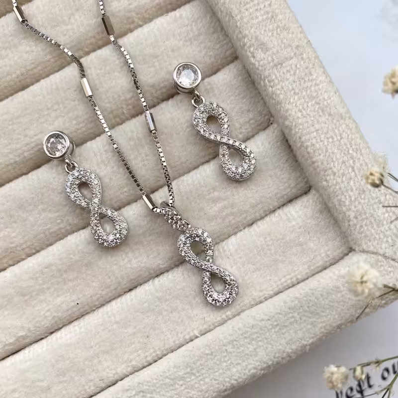 نیمست نقره 925 طرح بینهایت با روکش طلا سفید  کد 84