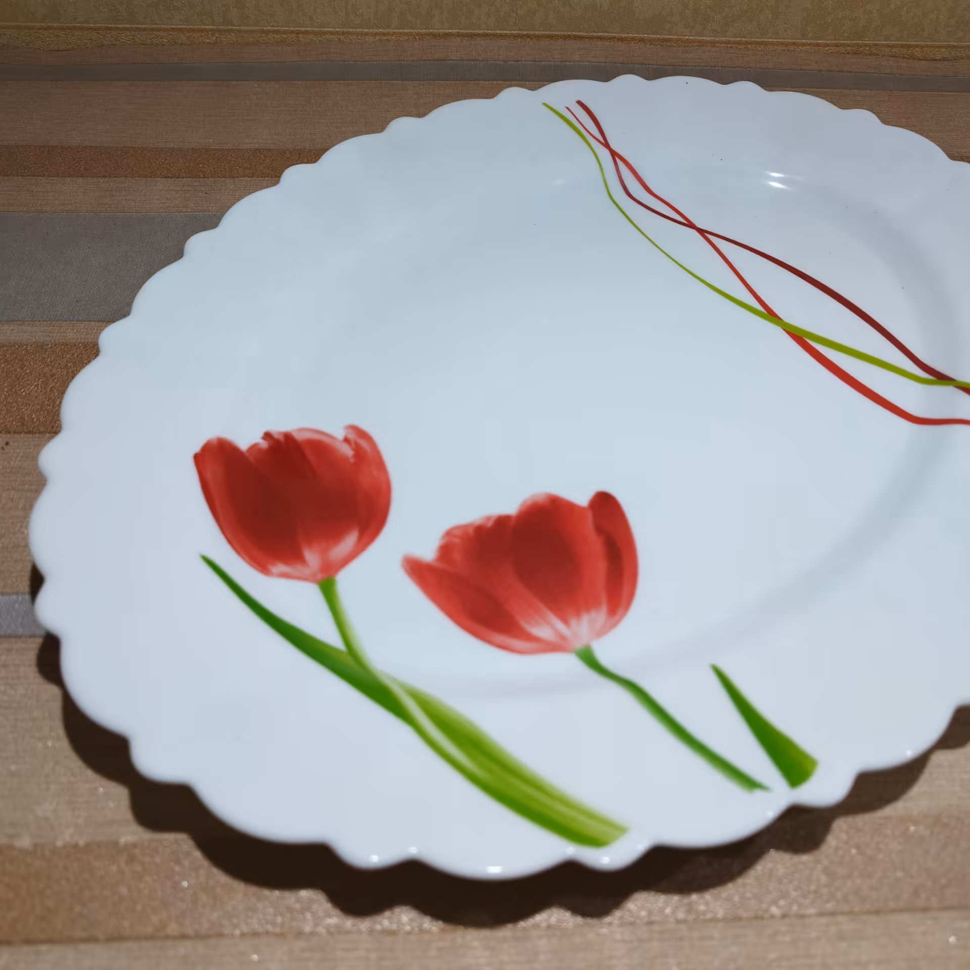 آرکوپال 6 نفره مقصود طرح لورنزا دو رنگ قرمز و بنفش سرویس آیروپال 25 پارچه مناسب جهیزیه ارسال بصورت پس کرایه