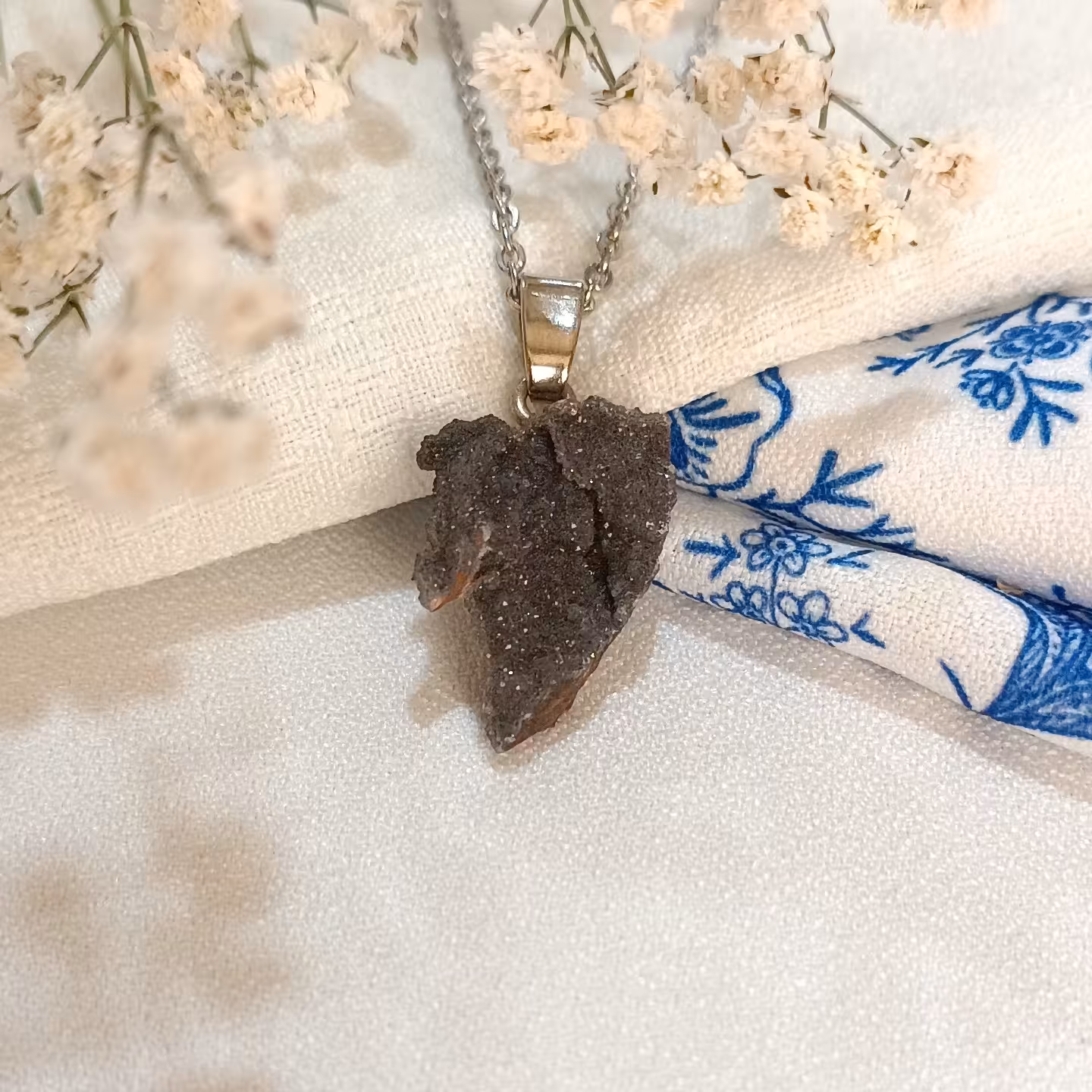 گردنبند سنگ کوارتز دودی اصل کد 001 با کیفیت درجه یک به همراه زنجیر استیل