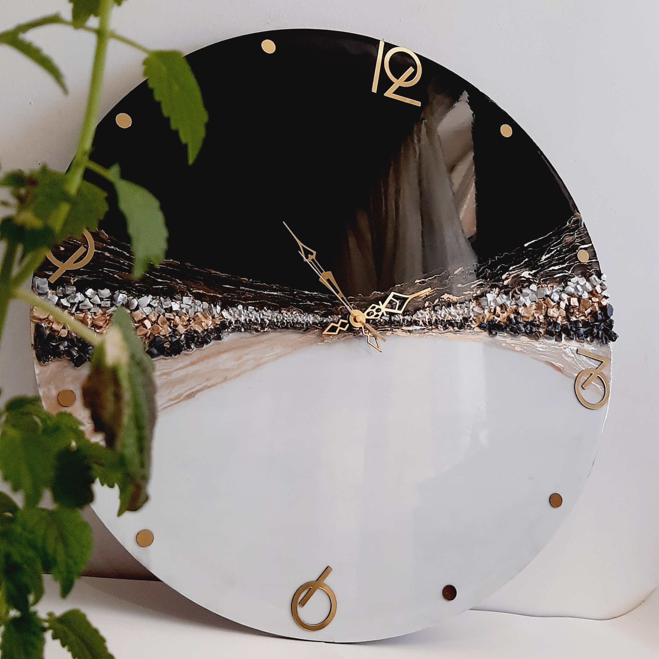 ساعت دیواری رزینی طرح شب و روز 30سانتی موتور اصل تایوان با 6ماه ضما ارسال رایگان