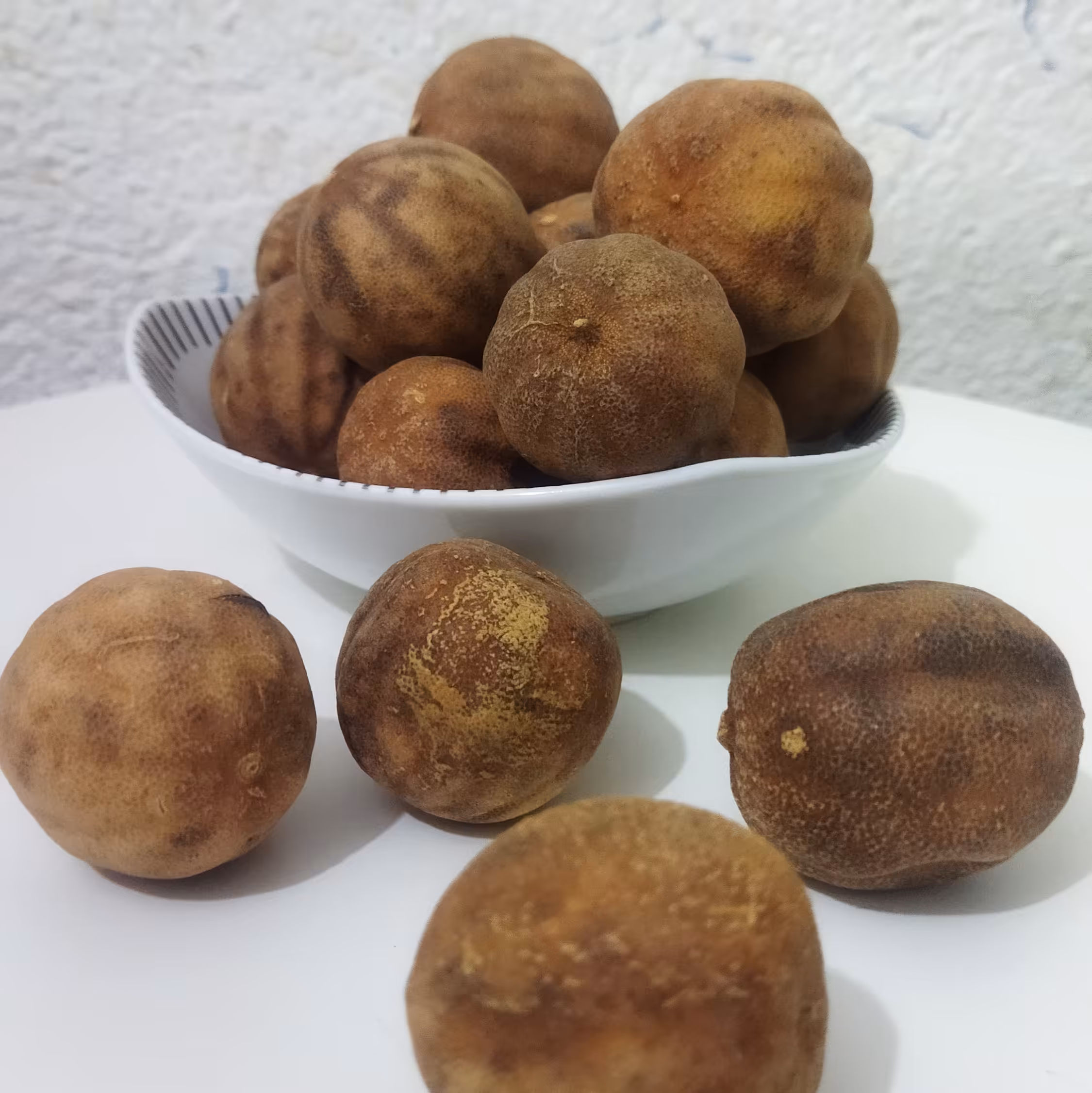 لیمو عمانی سومالی ترش و خوشمزه اصل یک کیلویی  با کیفیت  