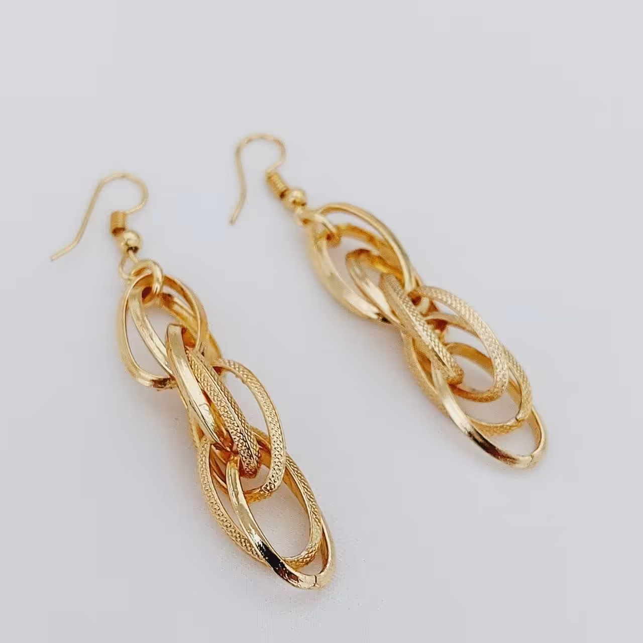 گوشواره سه پیو کد10857تراش طرح طلا.آبکاری طلا.رنگ ثابت.ضدحساسیت