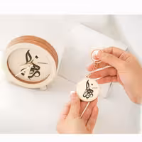 ساعت رومیزی چوبی با حکاکی چهره،لوگو،اسم یانوشته